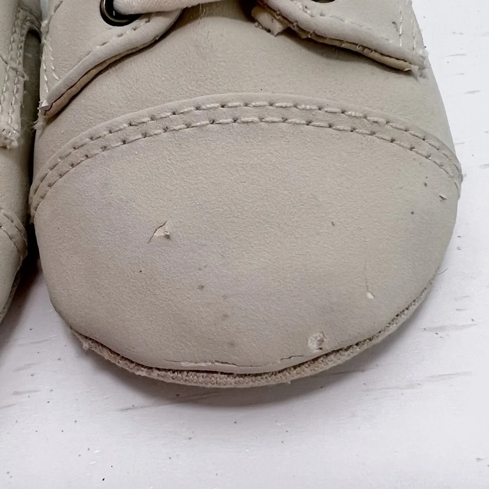 GAP - crib shoes - neutral size 6-12 months - Picture 2 of 9